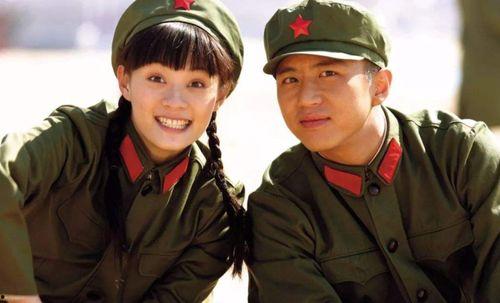 邓超爆料入校军训视频,揭秘校园青春岁月